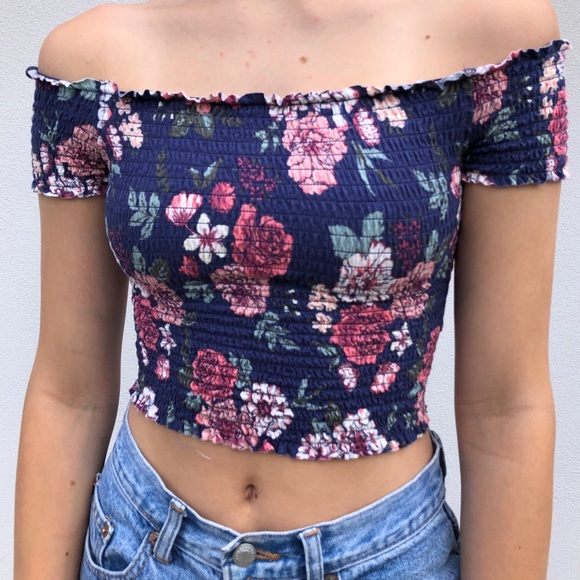 $10 in bundle-smocked floral top 🌷 - Picture 2 of 3